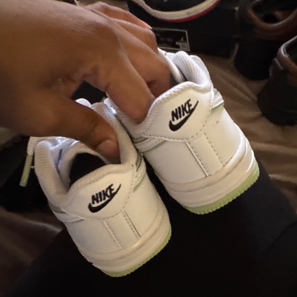 Shoes - Picture 4 of 4